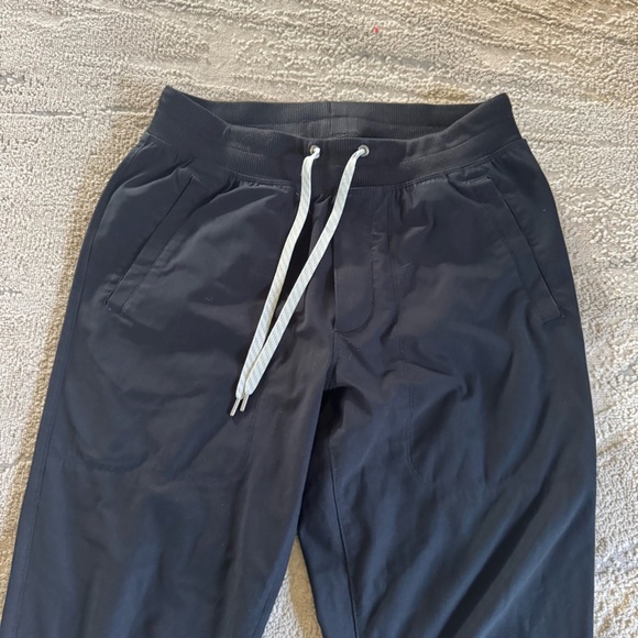 Vuori Meta Jogger Pants black Tapered Performance pull on drawstring V436 medium - Picture 2 of 11